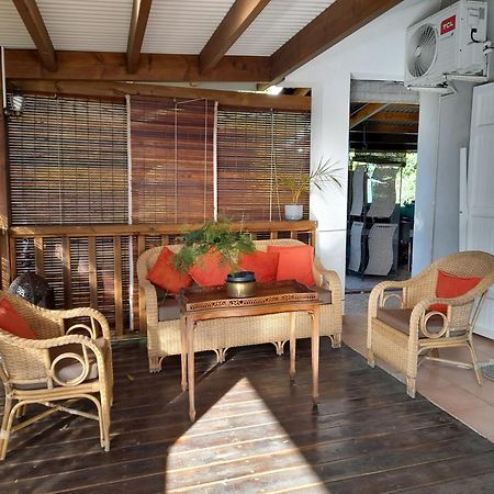 Le Val Rambaud Bed & Breakfast Saint-Denis Bagian luar foto